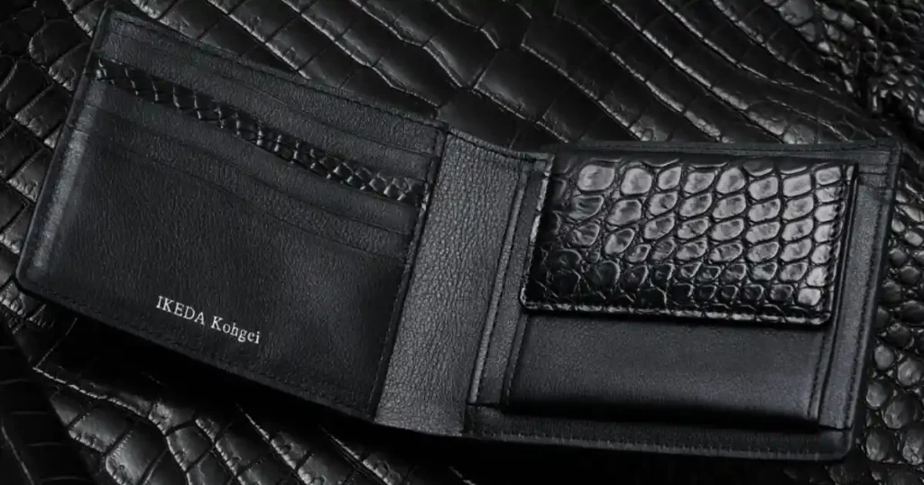 池田工芸の二つ折り財布が欲しいけど長財布に比べてダサい？